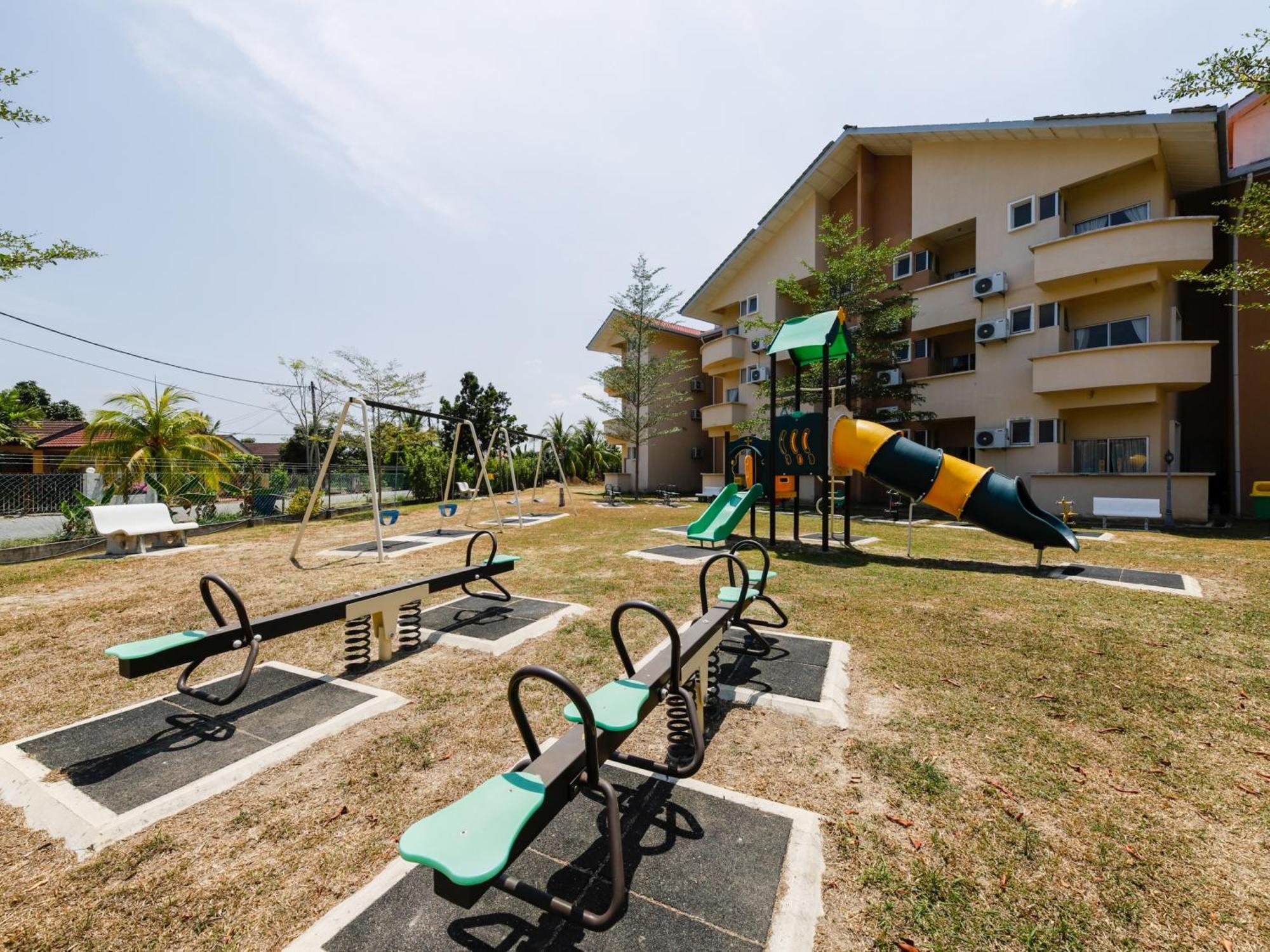 Seri Bayu Resort Hotel Sungai Pelek Exterior photo